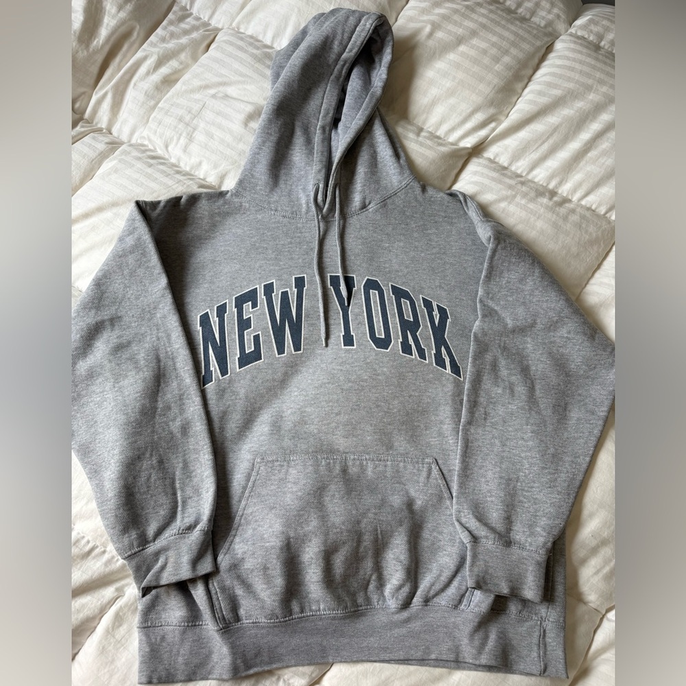 Brandy Melville ‘New York’ hoodie